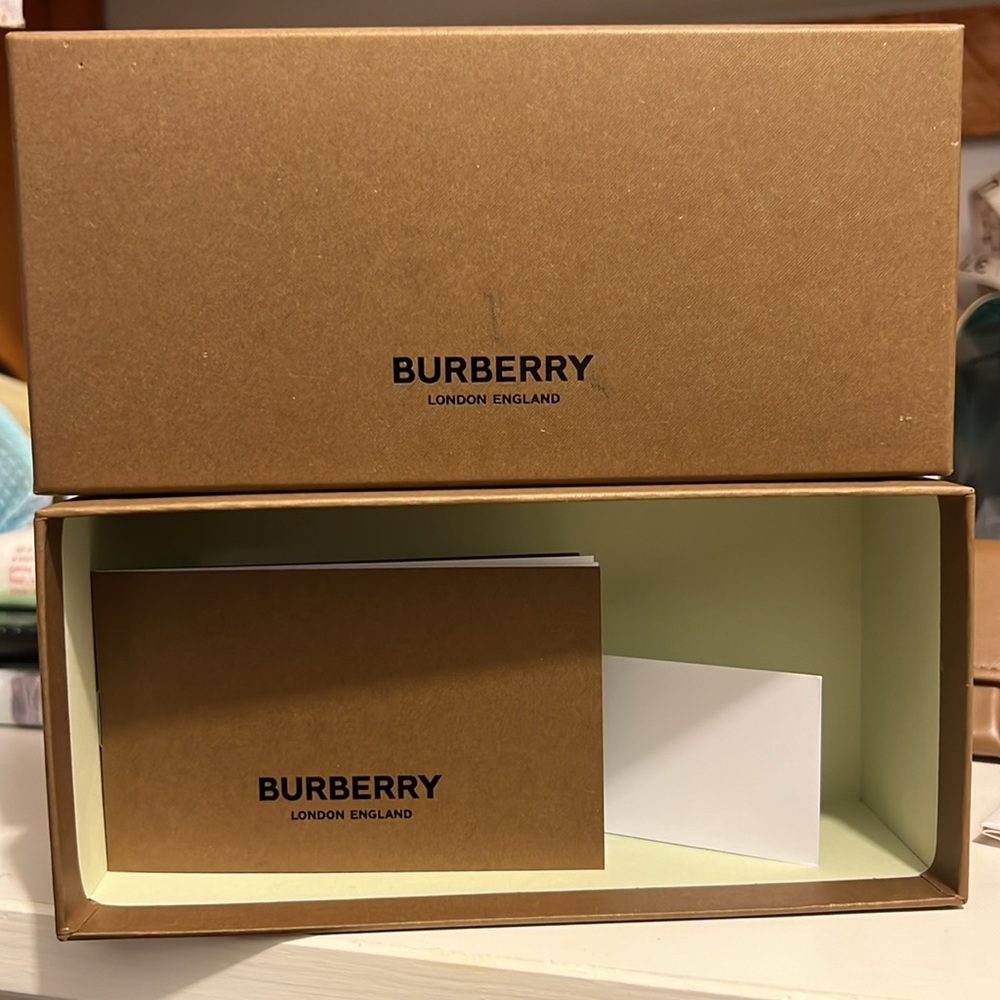 Burberry Sylvie black eyeglass frames non rx lenses, case, wipe included - Picture 14 of 14